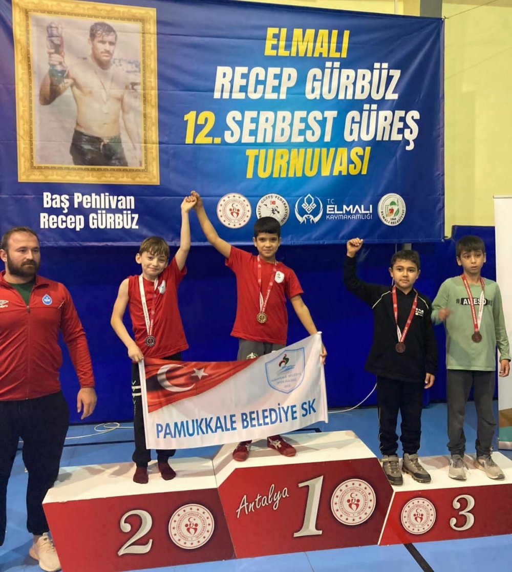 Pamukkale Belediyespor’un aktif olduğu branşlardan başarılı sonuçlar gelmeye devam ediyor. Mavi-beyazlı ekip hafta sonunda Antalya’da düzenlenen 2 güreş turnuvasında 5 altın, 1 gümüş ve 5 bronz madalya kazandı.