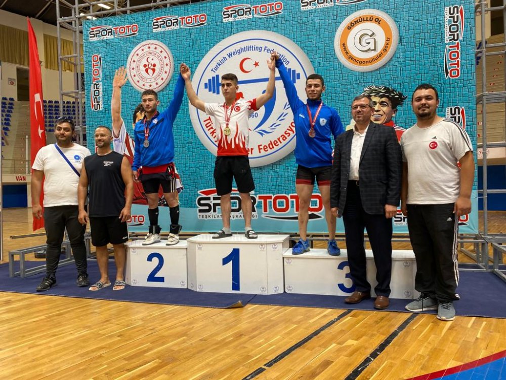 Pamukkale Belediyesporlu sporcular hafta sonunda yapılan müsabakalardan 10 madalya ile ayrıldı. Sporcular haftayı 4 altın, 4 gümüş ve 2 bronz madalya ile tamamladı.