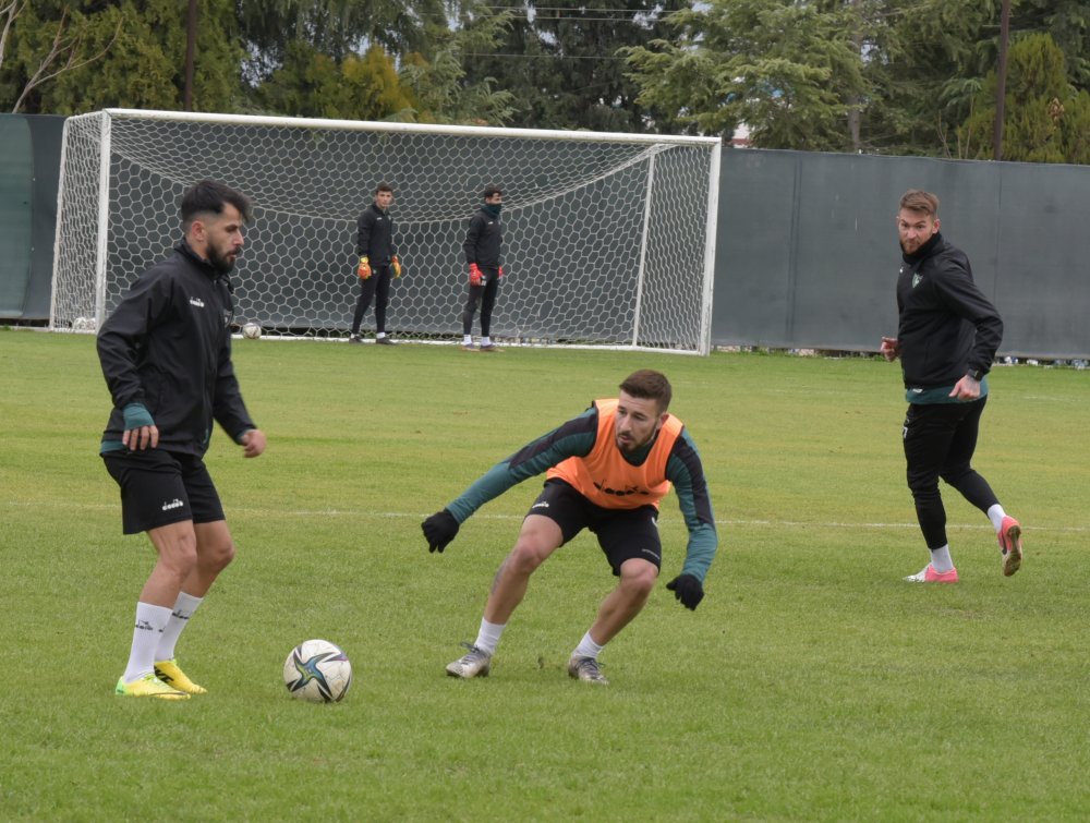 Spor Toto 1.Ligin 21.haftasında Cumartesi günü Manisa FK ile karşılaşacak olan Denizlispor bugün yaptığı antrenmanla hazırlıklarını sürdürdü. 