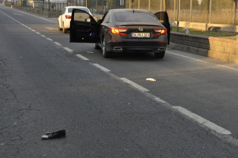 Nazilli’de gerçekleşen trafik kazasında yolun karşısına geçmeye çalışan 77 yaşındaki Gülhanım Tintin, otomobilin çarpması sonucu yaşamını yitirdi.