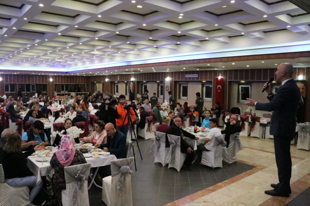 Sarayköy Belediyesi tarafından 8 Nisan Romanlar Günü dolayısıyla düzenlenen iftar yemeğinde konuşan Belediye Başkanı Ahmet Necati Özbaş, 14. Sarayköy Tarım ve Kültür Festivali'nin bir gününü Roman kültürüne özel etkinliklere yer vereceklerini duyurdu.