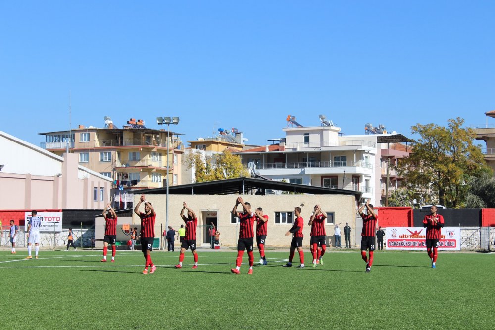 Bölgesel Amatör Lig (BAL) ekiplerinden Sarayköyspor yenilenen stadında çıktığı ilk maçta Burdur MAKÜ'yü 1-0 mağlup etti.