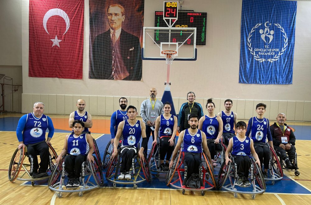 Pamukkale Belediyespor’u farklı branşlarda temsil eden sporcular başarılı sonuçlara imza attı. Voleybol, tekerlekli sandalye, dart ve karatede alınan sonuçlar yüz güldürdü.