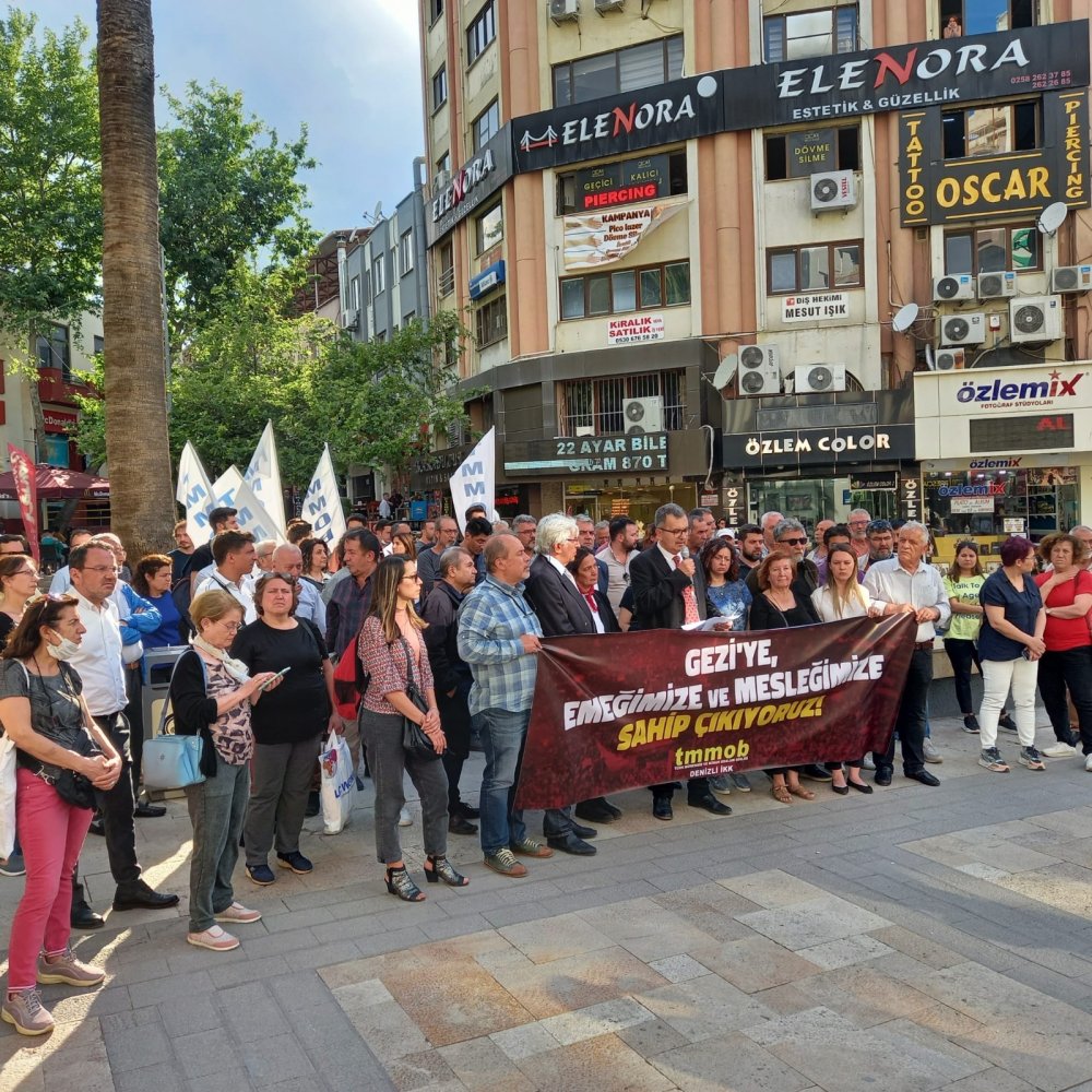 TMMOB Denizli İKK,  Denizli Candoğan Parkında Gezi davasında verilen cezaları protesto için basın açıklaması yaptı.