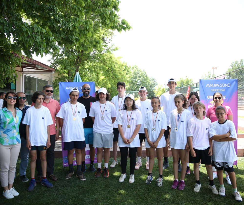 Denizli Sanayi Odası AB Bilgi Merkezi tarafından Avrupa Gençlik Yılı çerçevesinde Pamukkale Tenis Kulübü iş birliği ile “Gençler Arası Tenis Turnuvası” düzenlendi. 28 Mayıs 2022 tarihinde Pamukkale Tenis Kulübünde gerçekleşen turnuvaya 14-18 yaş arası gençler katıldı.