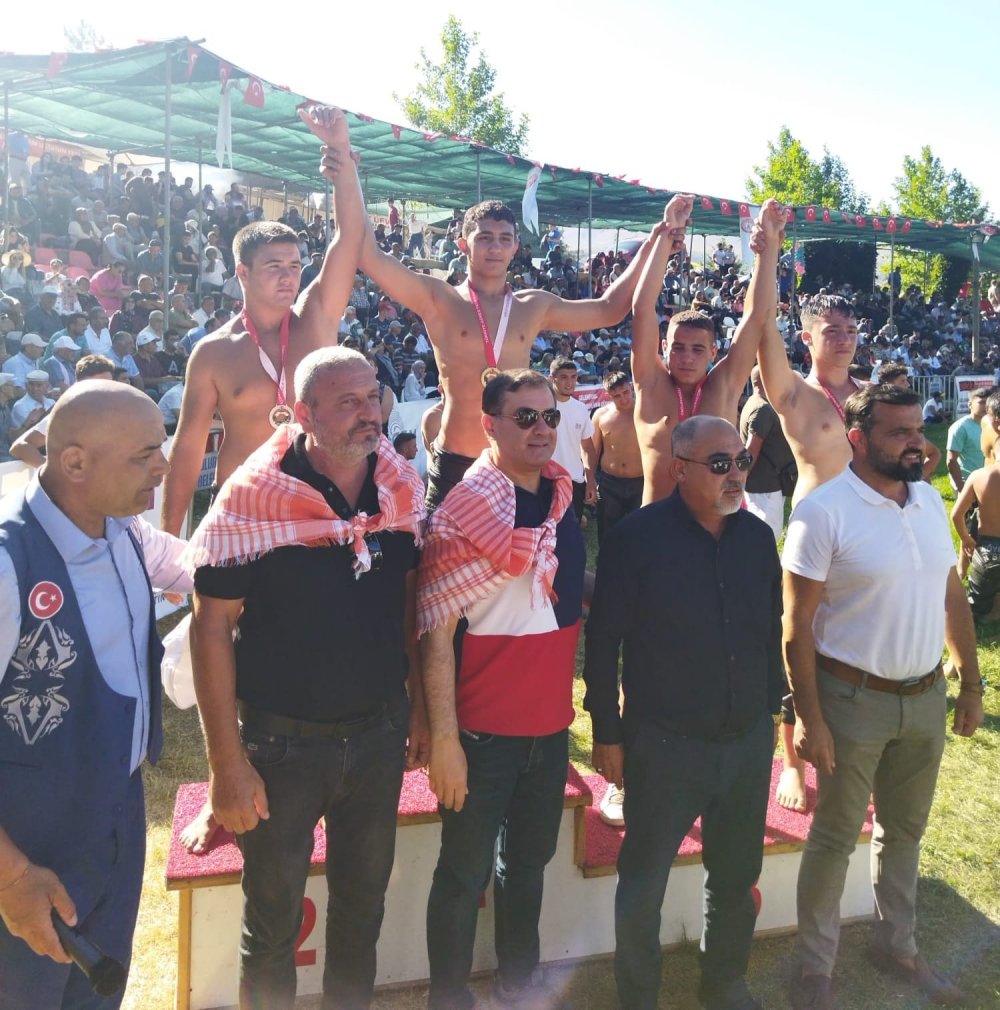 Pamukkale Belediyesporlu sporcular hafta sonunda yapılan müsabakalardan 10 madalya ile ayrıldı. Sporcular haftayı 4 altın, 4 gümüş ve 2 bronz madalya ile tamamladı.